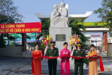 Khánh thành Tượng đài 'Bác Hồ với chiến sỹ biên phòng'